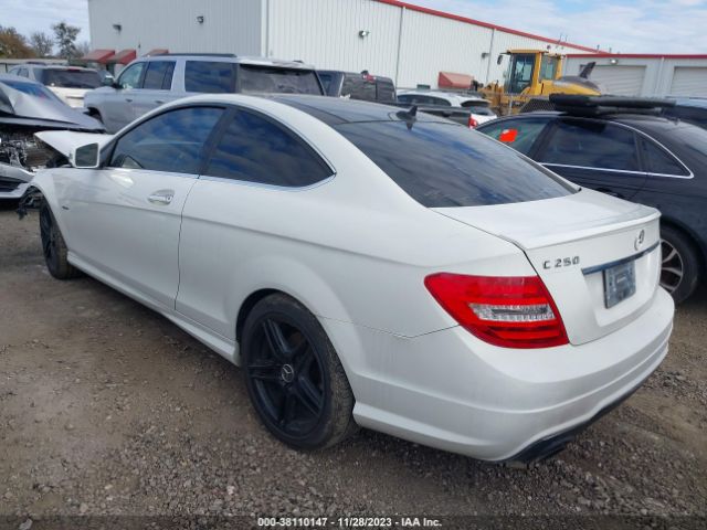 Photo 2 VIN: WDDGJ4HB7CF750544 - MERCEDES-BENZ C-CLASS 