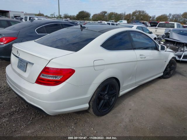 Photo 3 VIN: WDDGJ4HB7CF750544 - MERCEDES-BENZ C-CLASS 