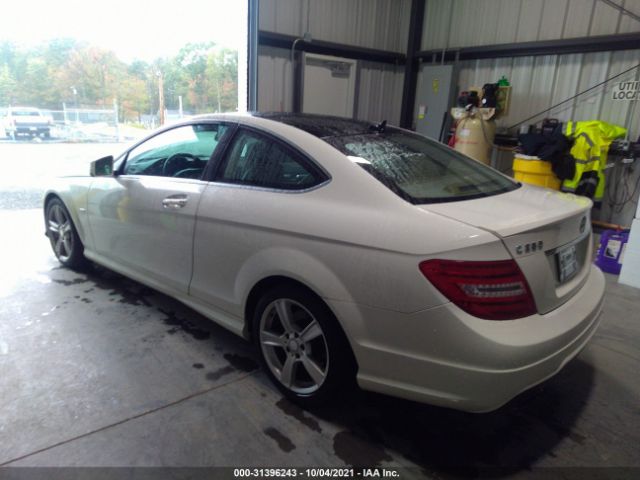 Photo 2 VIN: WDDGJ4HB7CF889380 - MERCEDES-BENZ C 250 