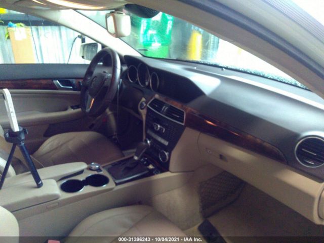 Photo 4 VIN: WDDGJ4HB7CF889380 - MERCEDES-BENZ C 250 