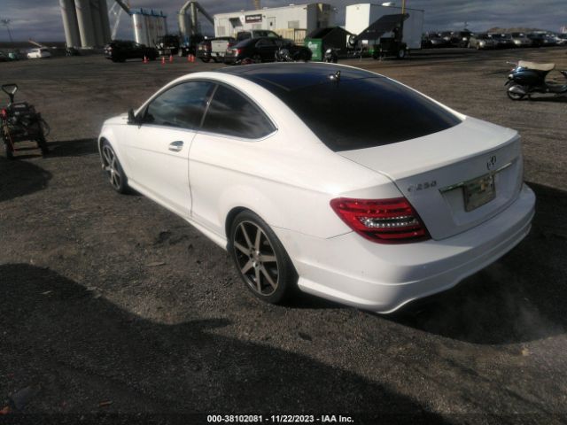 Photo 2 VIN: WDDGJ4HB7FG398502 - MERCEDES-BENZ C 250 