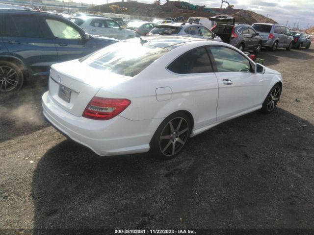 Photo 3 VIN: WDDGJ4HB7FG398502 - MERCEDES-BENZ C 250 