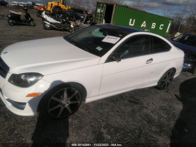 Photo 5 VIN: WDDGJ4HB7FG398502 - MERCEDES-BENZ C 250 