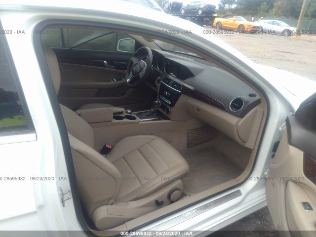 Photo 4 VIN: WDDGJ4HB7FG429554 - MERCEDES-BENZ C-CLASS 