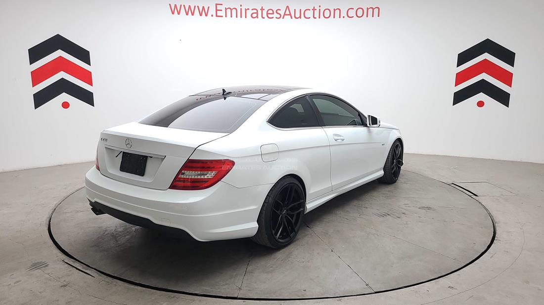 Photo 11 VIN: WDDGJ4HB8CF740511 - MERCEDES C 