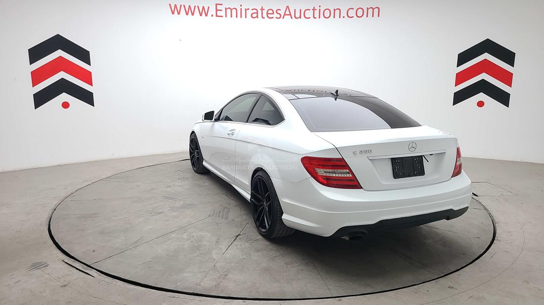 Photo 7 VIN: WDDGJ4HB8CF740511 - MERCEDES C 