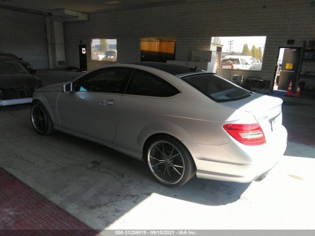 Photo 2 VIN: WDDGJ4HB8CF901908 - MERCEDES-BENZ C-CLASS 