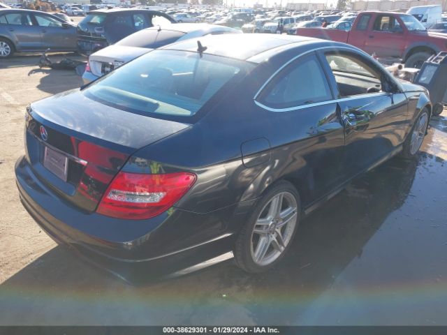 Photo 3 VIN: WDDGJ4HB8DG057803 - MERCEDES-BENZ C 250 