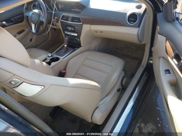 Photo 4 VIN: WDDGJ4HB8DG057803 - MERCEDES-BENZ C 250 