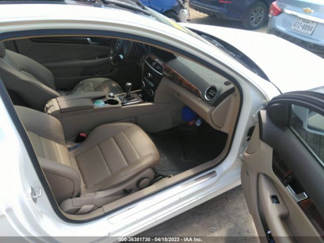 Photo 4 VIN: WDDGJ4HB8DG075539 - MERCEDES-BENZ C 250 