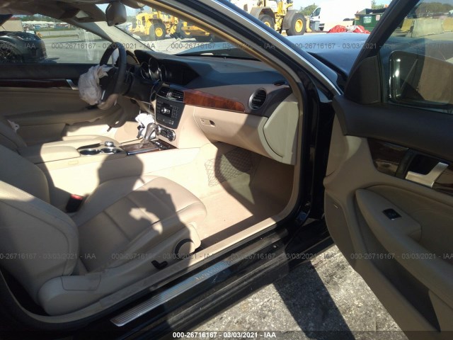 Photo 4 VIN: WDDGJ4HB8FG386486 - MERCEDES-BENZ C-CLASS 