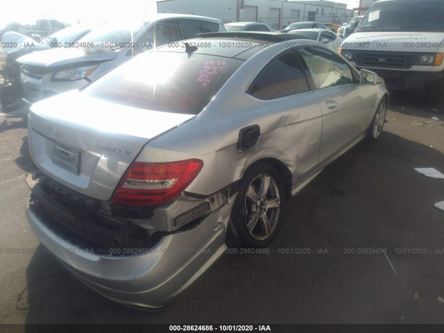 Photo 3 VIN: WDDGJ4HB9CF743336 - MERCEDES-BENZ C-CLASS 