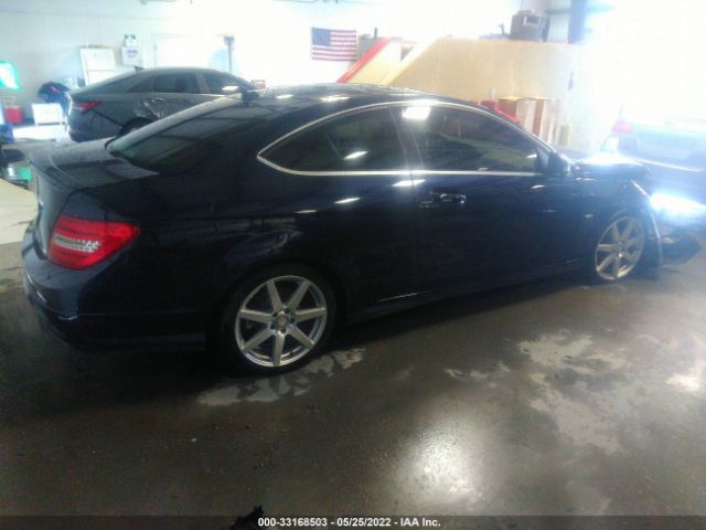 Photo 3 VIN: WDDGJ4HB9CF818746 - MERCEDES-BENZ C-CLASS 