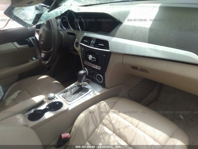 Photo 4 VIN: WDDGJ4HB9CF897142 - MERCEDES-BENZ C-CLASS 