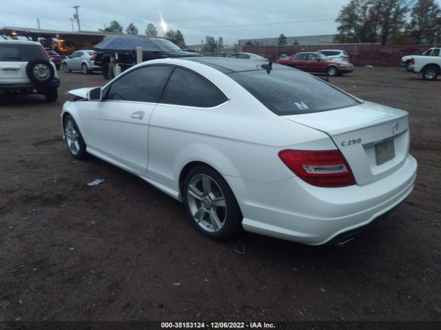 Photo 2 VIN: WDDGJ4HB9FG358728 - MERCEDES-BENZ C 250 