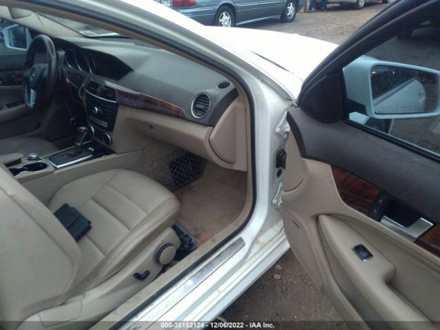 Photo 4 VIN: WDDGJ4HB9FG358728 - MERCEDES-BENZ C 250 