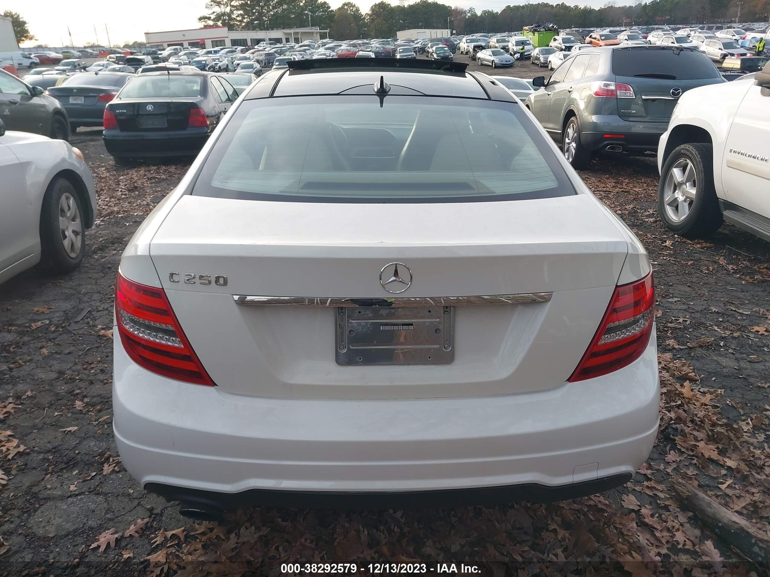 Photo 11 VIN: WDDGJ4HBXCF752448 - MERCEDES-BENZ NULL 