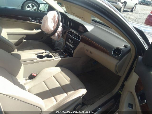 Photo 4 VIN: WDDGJ4HBXCF837743 - MERCEDES-BENZ C-CLASS 