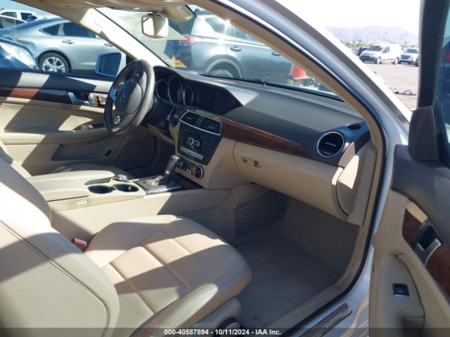 Photo 4 VIN: WDDGJ5HB8FG437507 - MERCEDES-BENZ C-CLASS 