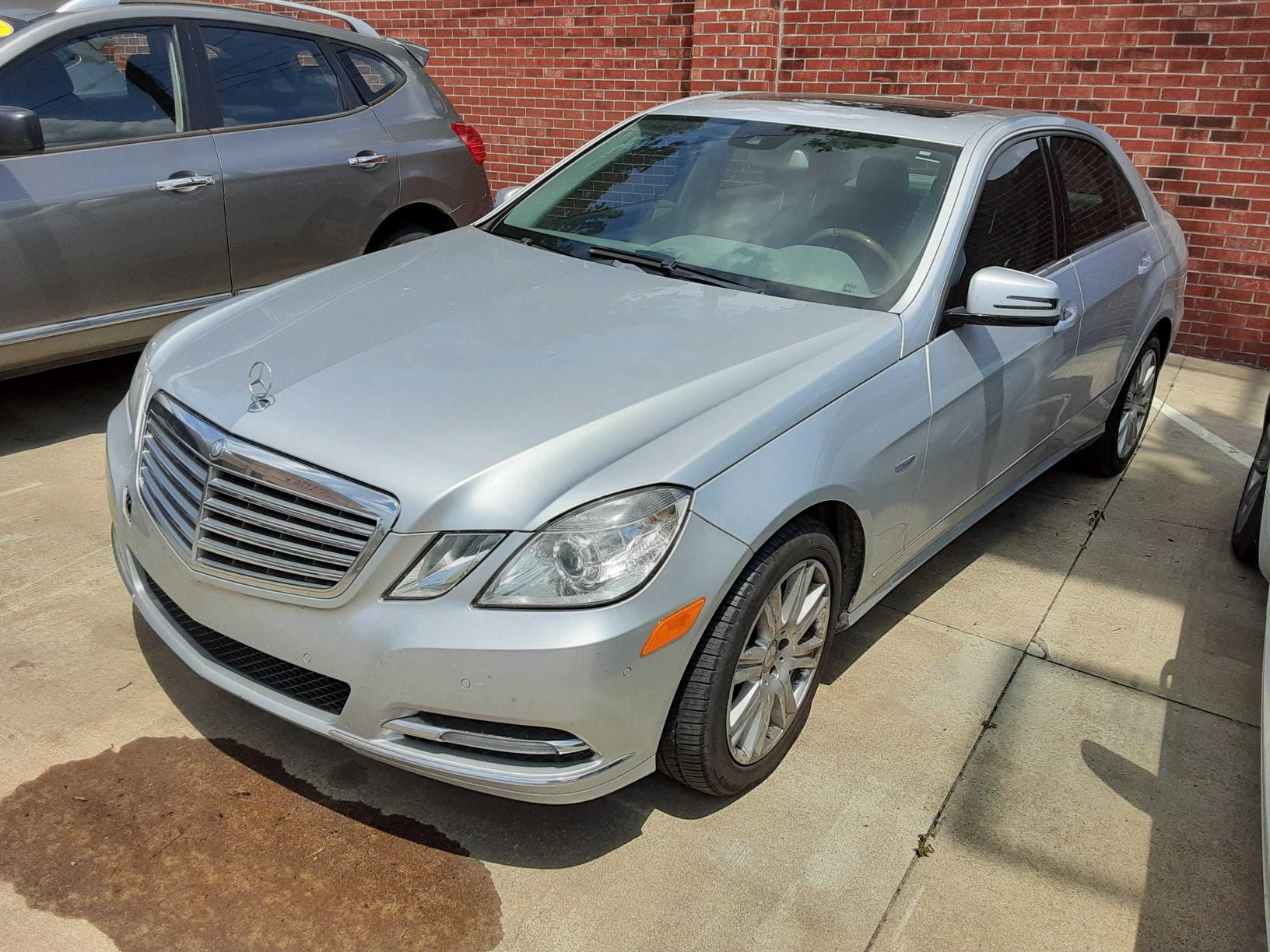 Photo 1 VIN: WDDHF2EB7CA529523 - MERCEDES-BENZ E 350 BLUE 