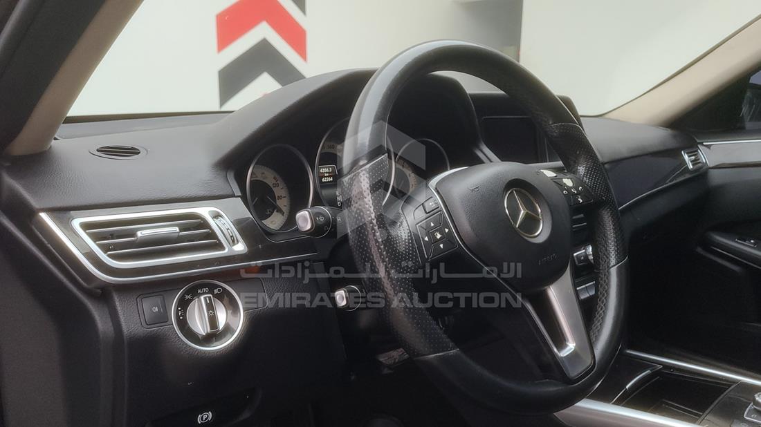 Photo 16 VIN: WDDHF3EB9FB088255 - MERCEDES E 