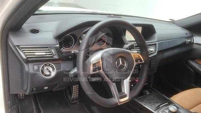 Photo 10 VIN: WDDHF5EB3CA608933 - MERCEDES E 300 