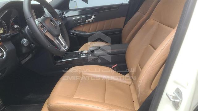 Photo 11 VIN: WDDHF5EB3CA608933 - MERCEDES E 300 