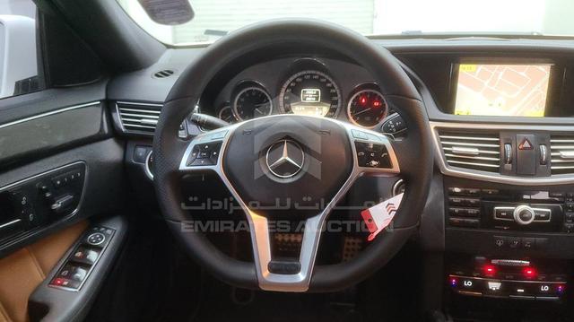 Photo 12 VIN: WDDHF5EB3CA608933 - MERCEDES E 300 