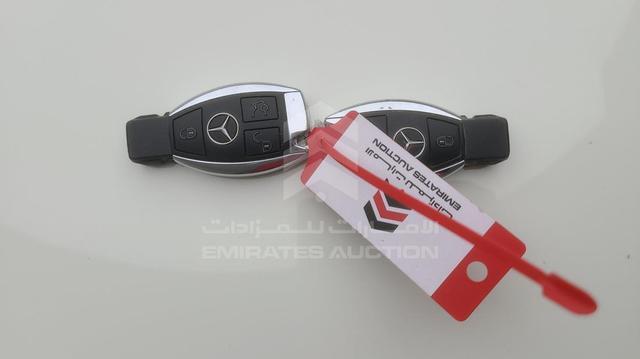 Photo 3 VIN: WDDHF5EB3CA608933 - MERCEDES E 300 