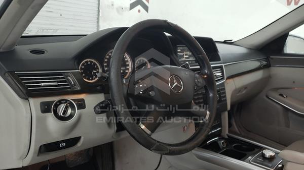 Photo 10 VIN: WDDHF5EB7DA667338 - MERCEDES-BENZ E 300 