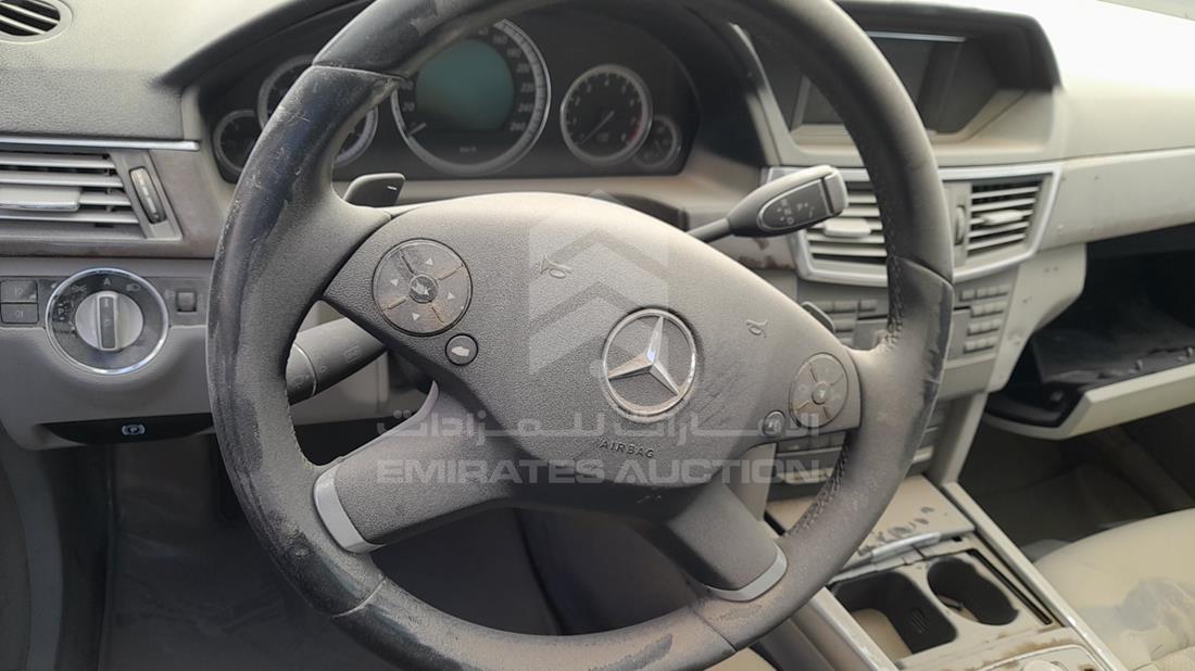 Photo 11 VIN: WDDHF5EBXAA241896 - MERCEDES E 