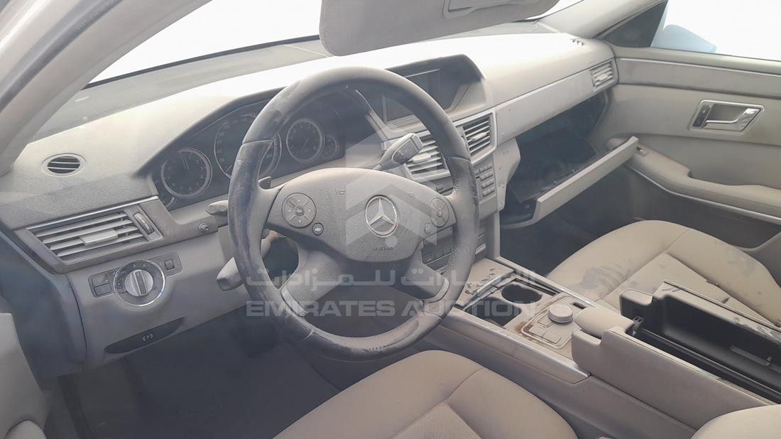 Photo 9 VIN: WDDHF5EBXAA241896 - MERCEDES E 