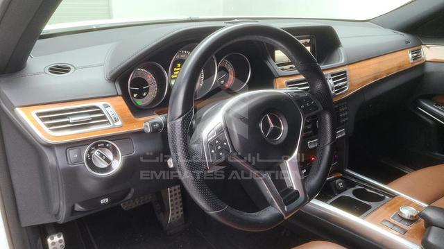 Photo 11 VIN: WDDHF5FB8EA912955 - MERCEDES E 300 