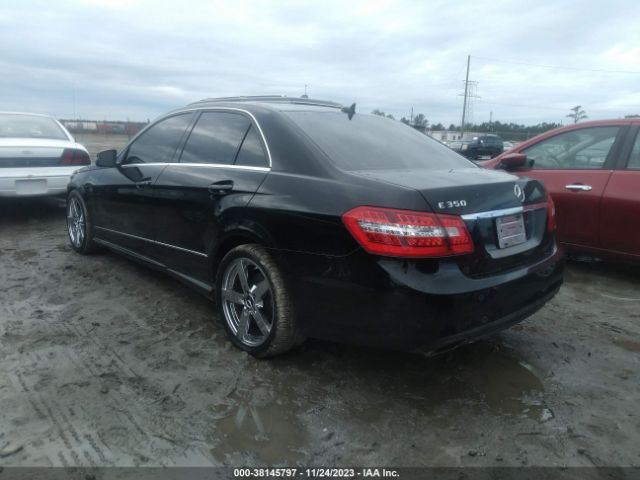 Photo 2 VIN: WDDHF5GB4AA048575 - MERCEDES-BENZ E 