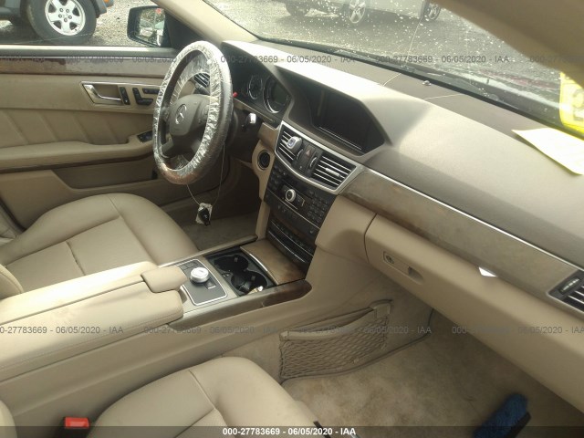 Photo 4 VIN: WDDHF5GB5AA043434 - MERCEDES-BENZ E-CLASS 