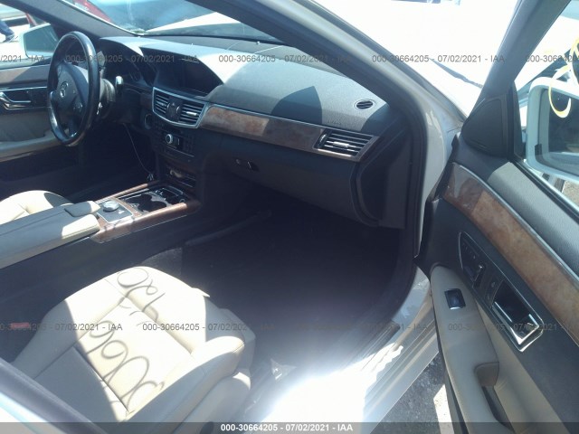 Photo 4 VIN: WDDHF5GB6AA048514 - MERCEDES-BENZ E-CLASS 