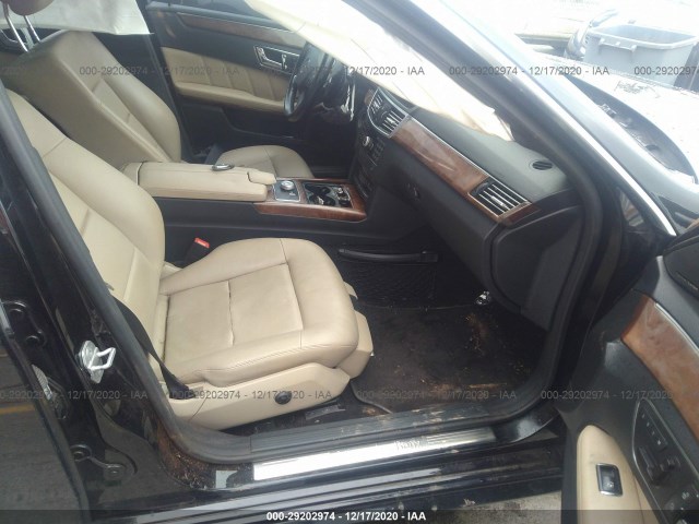 Photo 4 VIN: WDDHF5GB6AA105004 - MERCEDES-BENZ E-CLASS 