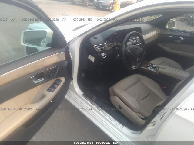 Photo 4 VIN: WDDHF5GB7BA321879 - MERCEDES-BENZ E-CLASS 