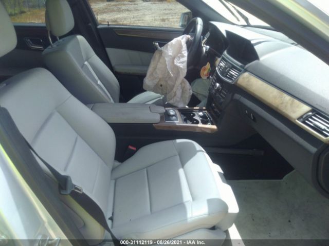 Photo 4 VIN: WDDHF5GB7BA371441 - MERCEDES-BENZ E-CLASS 