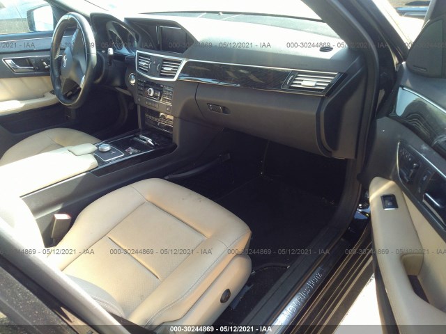 Photo 4 VIN: WDDHF5GB8BA398583 - MERCEDES-BENZ E-CLASS 