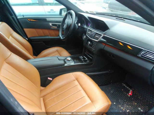 Photo 4 VIN: WDDHF5GB9AA056414 - MERCEDES-BENZ E-CLASS 