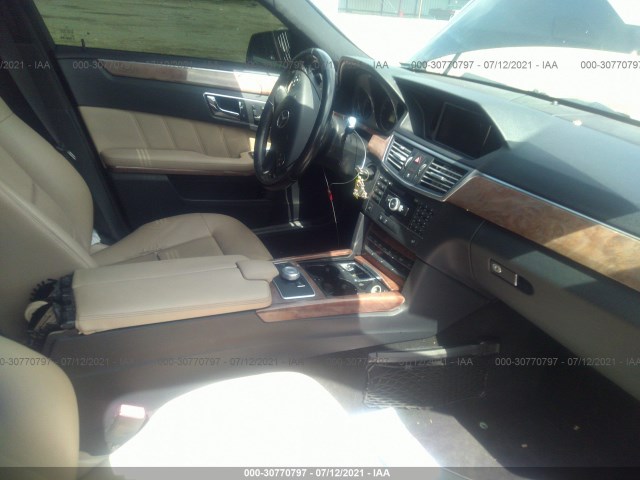 Photo 4 VIN: WDDHF5GB9AA097156 - MERCEDES-BENZ E-CLASS 