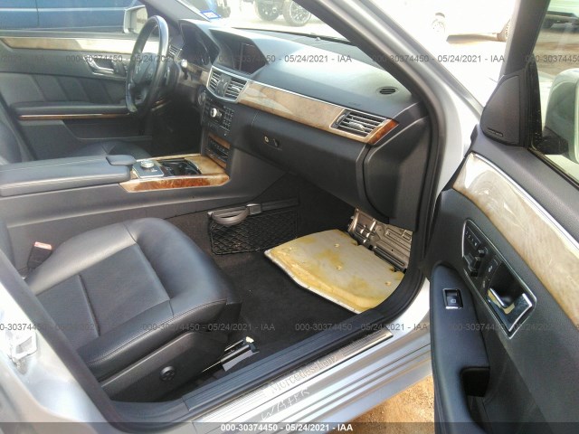 Photo 4 VIN: WDDHF5GB9AA174799 - MERCEDES-BENZ E-CLASS 