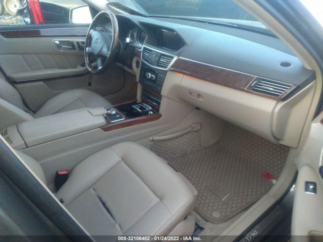 Photo 4 VIN: WDDHF5GB9BA504698 - MERCEDES-BENZ E-CLASS 