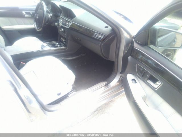 Photo 4 VIN: WDDHF5GBXAA097845 - MERCEDES-BENZ E-CLASS 