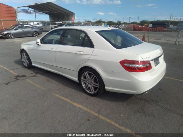 Photo 2 VIN: WDDHF5GBXAA184838 - MERCEDES-BENZ E-CLASS 