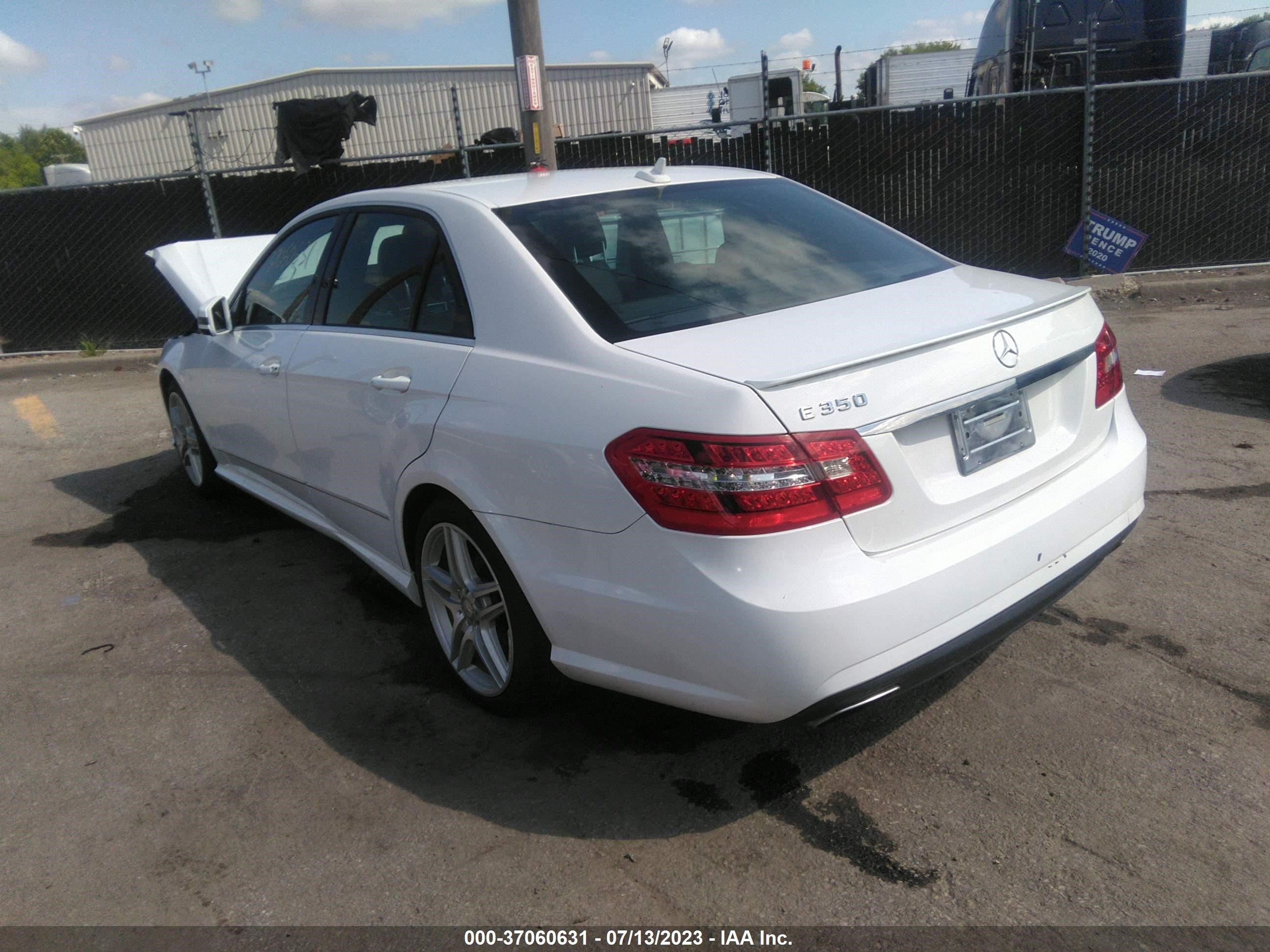 Photo 2 VIN: WDDHF5KB1DA729224 - MERCEDES-BENZ E-KLASSE 