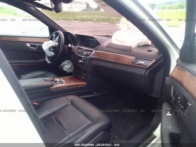 Photo 4 VIN: WDDHF5KB2CA553153 - MERCEDES-BENZ E-CLASS 