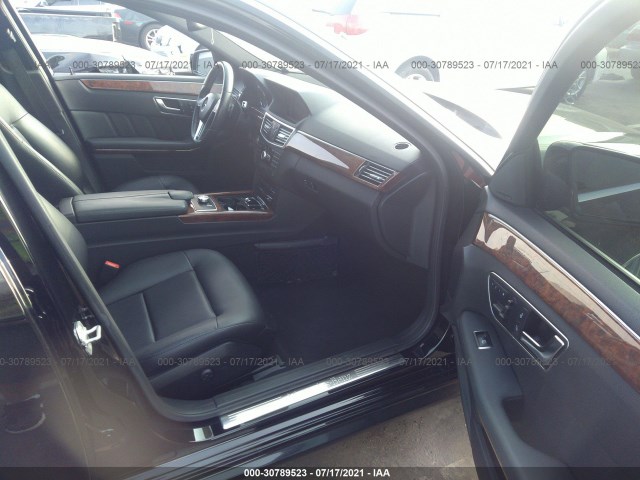 Photo 4 VIN: WDDHF5KB2DA722492 - MERCEDES-BENZ E-CLASS 