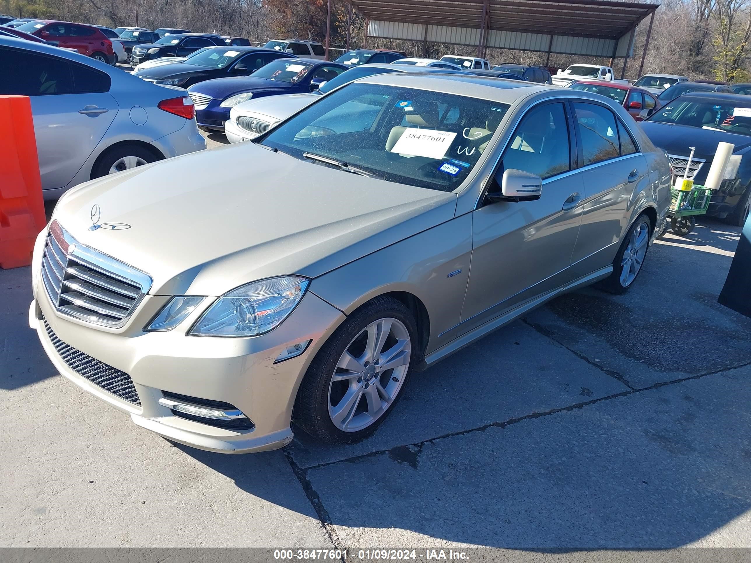 Photo 1 VIN: WDDHF5KB5CA523936 - MERCEDES-BENZ E-KLASSE 